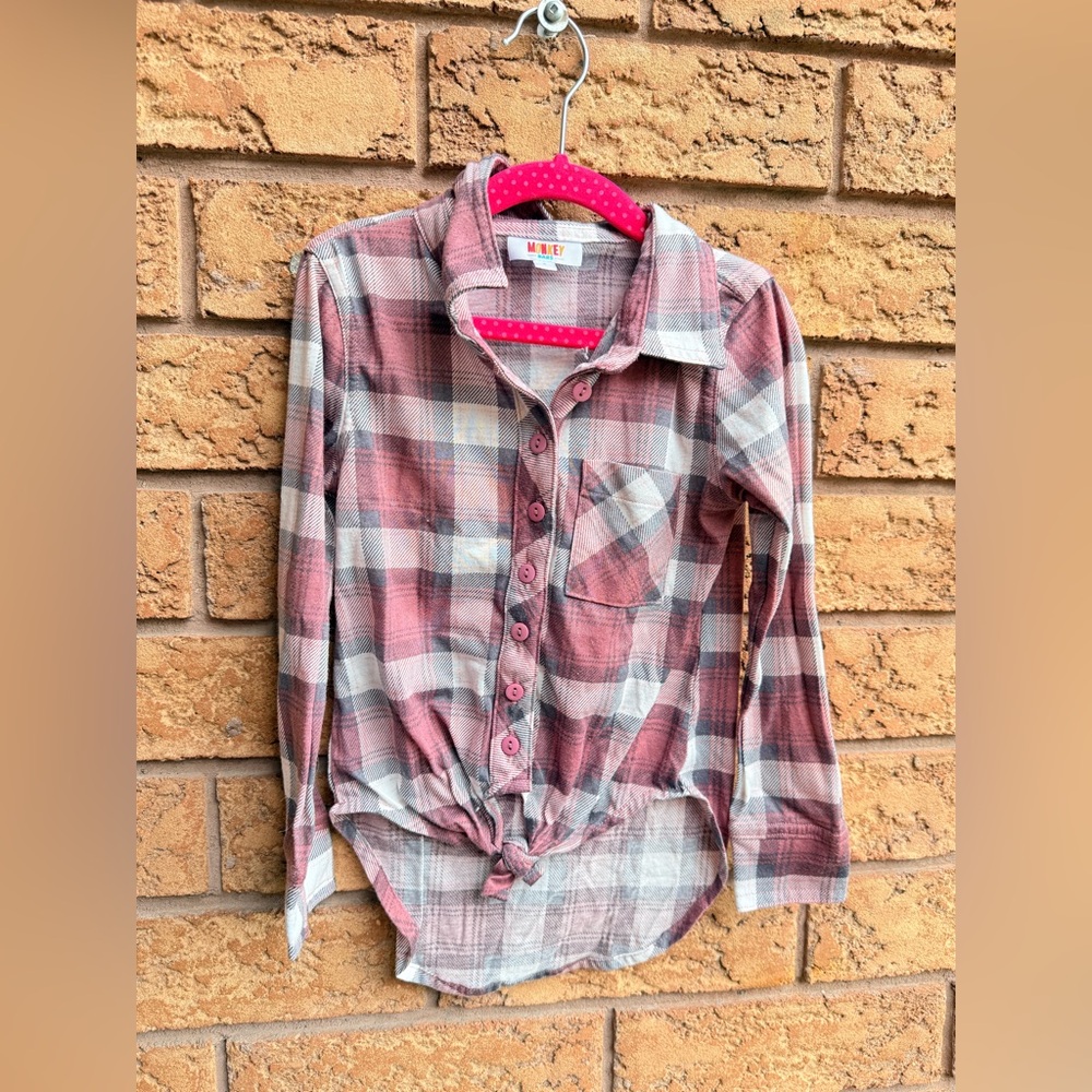 ▪️ 10/$25- Monkey Bars Plaid Button‎ Down Hi-Lo Tie Top